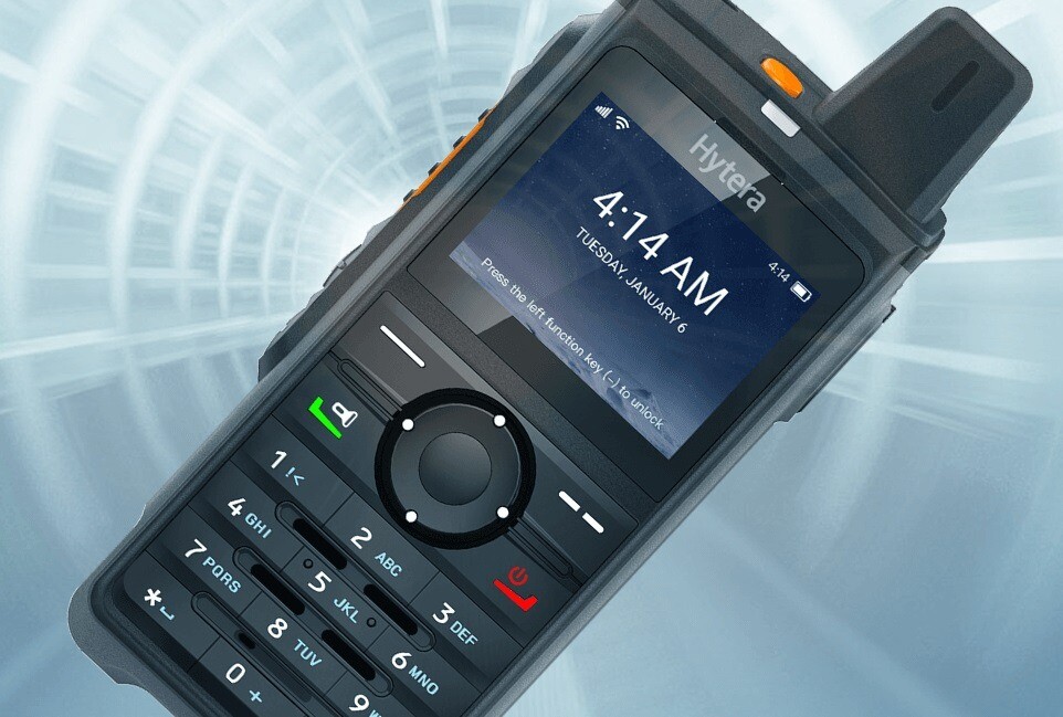Vysílačka Hytera PNC380 poskytuje uživateli spolehlivou komunikaci a neomezený dosah mobilních sítí.